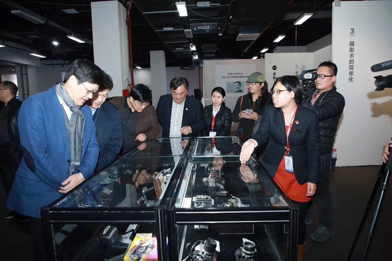 8、行业专chang向导参通讯展.JPG